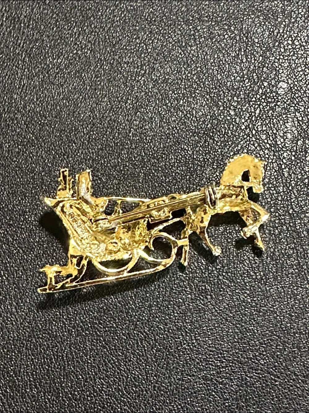 GERRY'S Christmas Horse & Sleigh Brooch Gold Tone Vintage Holiday Pin